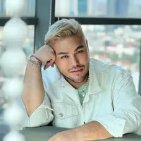 Penampilan Ivan Gunawan mencuri perhatian, bahkan bikin pangling. (FOTO: instagram.com/ivan_gunawan/)