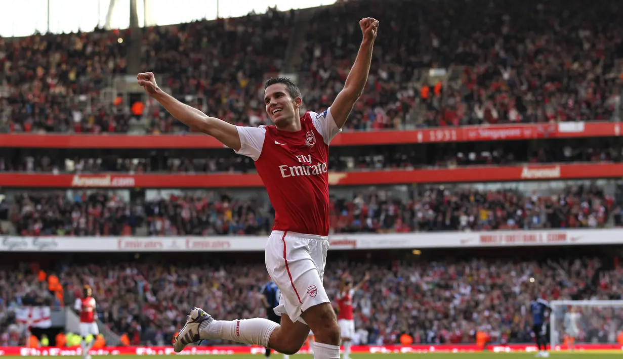 3. Robin van Persie – Didatangkan Arsenal dari Feyenoord di tahun 2004. Tampil selama tujuh musim, Van Persie sanggup mencetak 132 gol dari 287 pertandingan yang dilakoni. (AFP/Ian Kington)