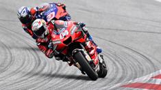 Pembalap Ducati, Andrea Dovizios, saat latihan cepat (FP3) MotoGP Austria di Sirkuit Red Bull Racing, Spielberg, Sabtu (15/8/2020). Pada sesi FP3 MotoGP Austria ini Vinales keluar sebagai rider tercepat dengan waktu terbaiknya 1 menit 24,317 detik. (AFP/Joe Klamar)
