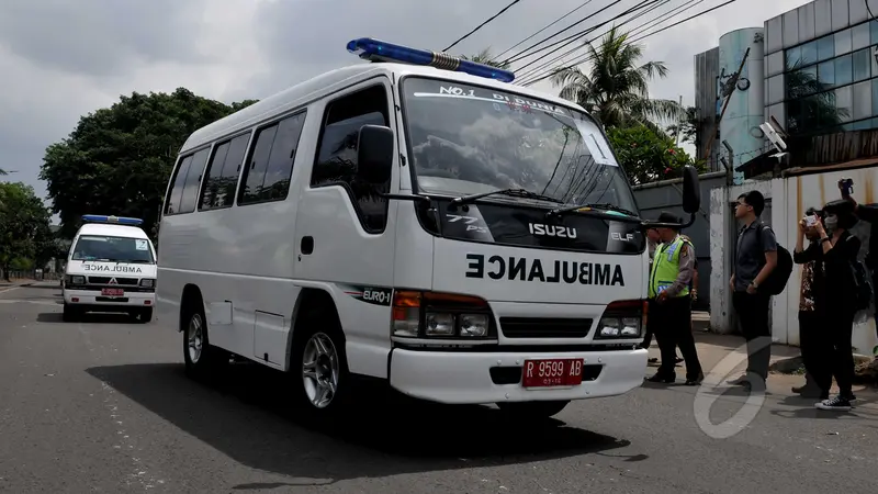 Iring-iringan Mobil Jenazah Duo Bali Nine Tiba di Rumah Duka