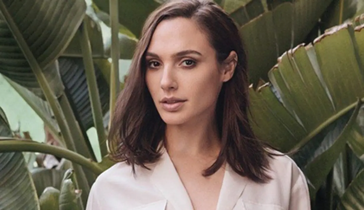 Aktris cantik Gal Gadot kembali tersiarkan sejak karakter ‘Wonder Woman’ yang diperankannya belum lama ini. Bukan lagi soal karier, kali ini Gal Gadot dibicarakan soal kehidupannya yang ingin punya anak lagi. (Instagram/gal_gadot)