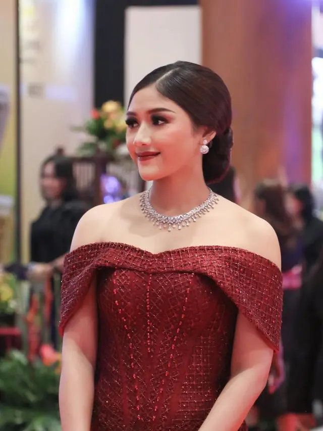 Erina Gudono di Final Puteri Indonesia 2025. [@erinagudono]