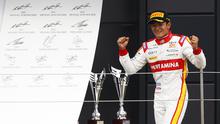 Ekspresi Rio Haryanto setelah meraih juara di Sprint Race GP2 Seri Inggris yang berlangsung di Sirkuit Silverstone, Inggris. Minggu (5/7/2015). (GP2 Media Service)