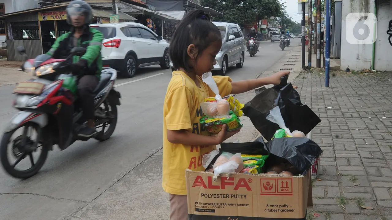 Sembako Bantu Warga yang Terdampak Covid-19
