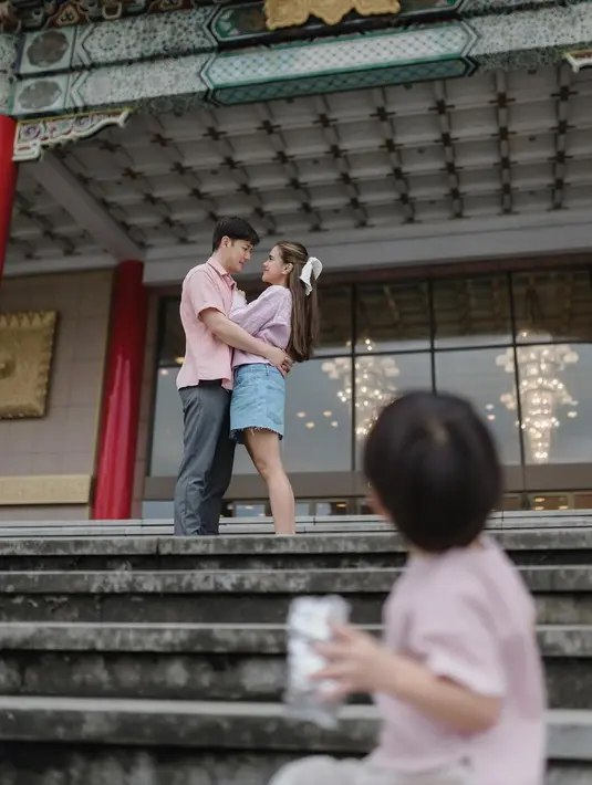 Di tanah leluhurnya, pasangan ini juga menjalani family photoshoot dengan fotografer yang berdomisili di Taipei, Ricky Wang.  [Instagram/audimarissa]