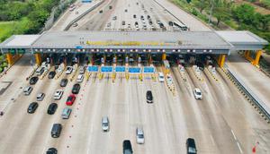 Kendaraan melintas dari wilayah Timur Trans Jawa melalui Gerbang Tol (GT) Kalikangkung menuju GT Cikampek Utama. (Dok&nbsp;PT Jasamarga Transjawa Tol)&nbsp;