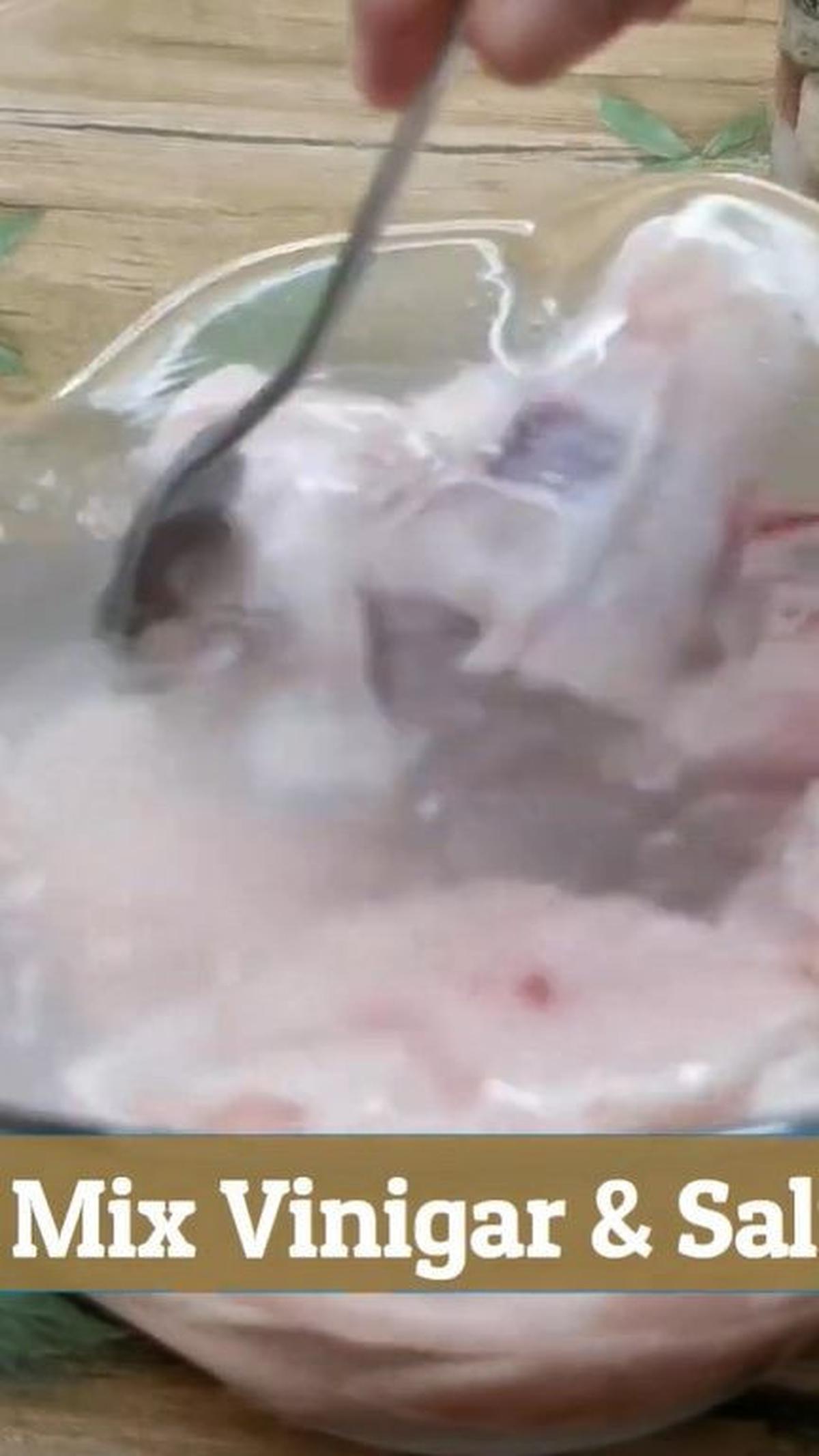 Tambahkan Cuka dan Garam