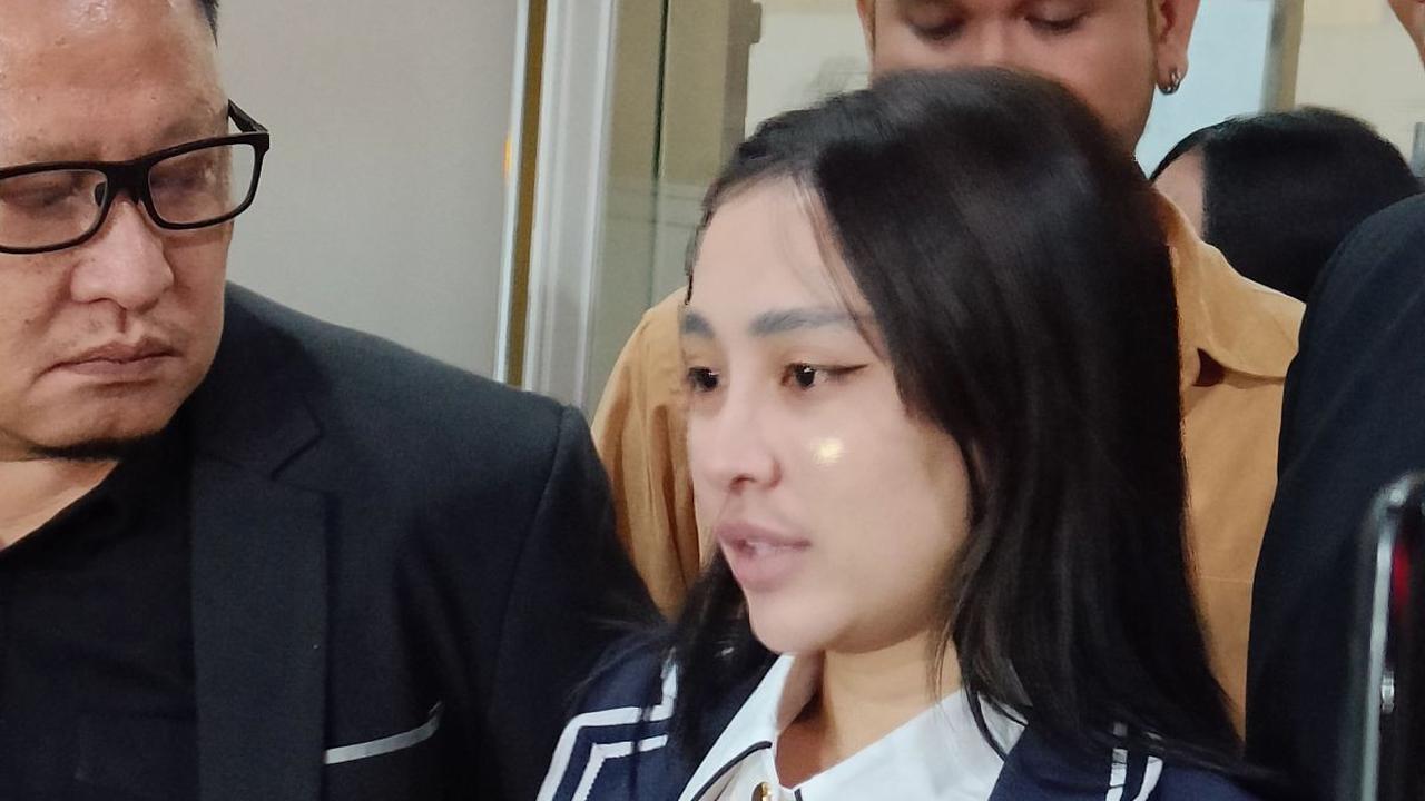 Di saat yang bersamaan, Cupi mengaku tidak pernah memainkan game termasuk judi. Akibat kabar mengenainya mengendorse judi online tersebut turut mempengaruhi pekerjaannya.<br>