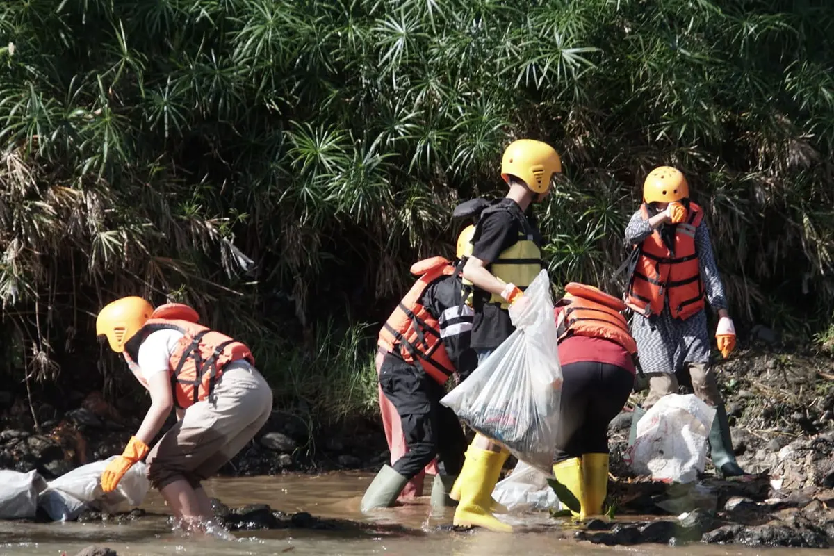 1,35 Ton Sampah Sungai Ciliwung Terkumpul dalam Sejam, Bagaimana Nasib Target Zero Waste 2030?