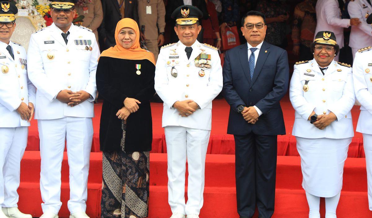 Capaian IPM 2023 Jawa Timur tersebut melampaui rata-rata nasional tercatat 74,39. IPM Jawa Timur juga di atas capaian IPM provinsi besar lainnya di pulau Jawa, yaitu Jawa Barat (74,24) dan Jawa Tengah (73,39).<br>