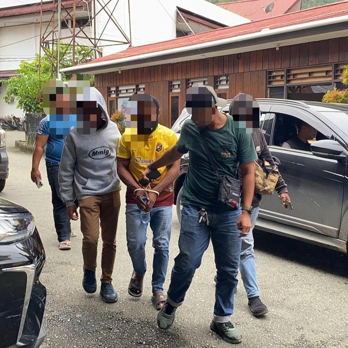 Tangan Diikat Kabel Tis Kuning, Begini Penampakan Anggota KKB Pembeli Amunisi Ilegal di Papua
