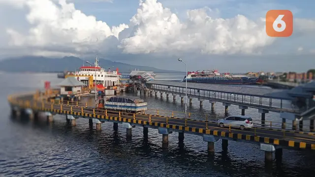 Kondisi penyebrangan Pelabuhan ASDP Ketapang Banyuwangi nampak masih normal. (Hermawan Arifianto/Liputan6.com)