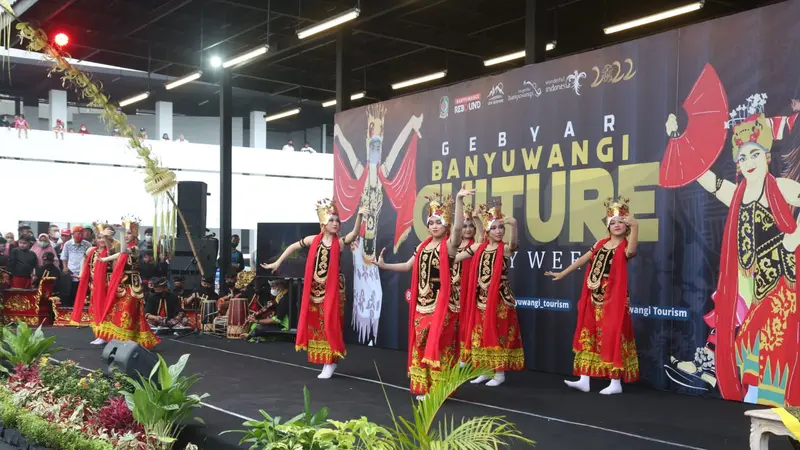 Tari jejer gandrung Banyuwangi yang bibawakan  pelajar meriahkan  Banyuwangi Culture Evenryweek.(Istimewa)