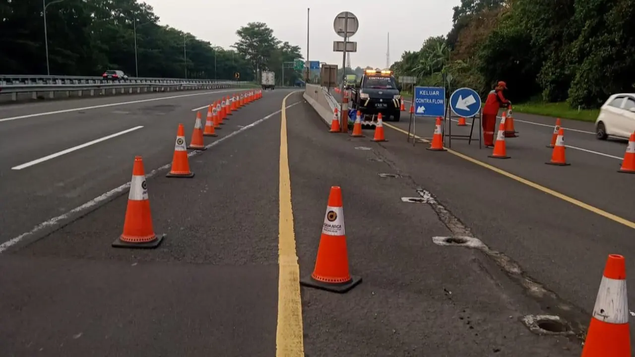 Jasa Marga memberlakukan contraflow di Tol Jagorawi arah Puncak mulai KM 44+400 hingga KM 46+400 hari ini, Sabtu (31/5/2025).