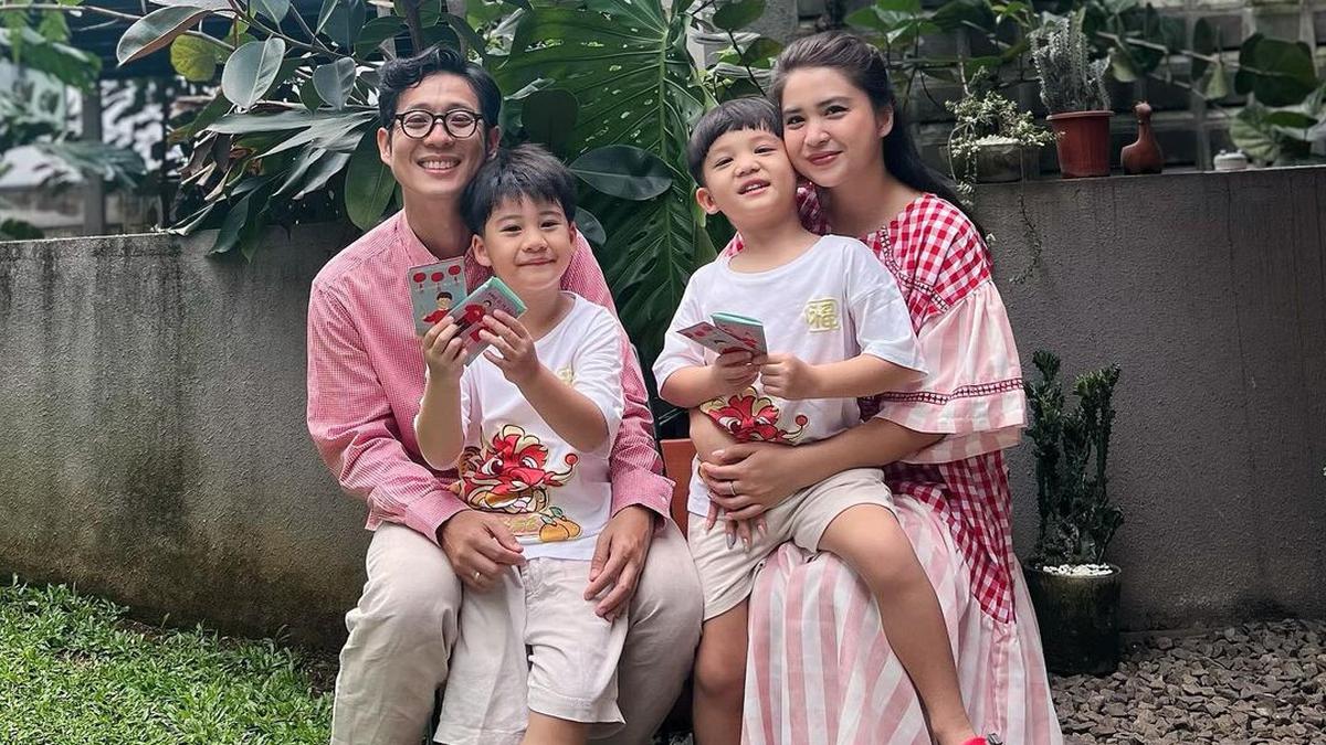 10 Artis Muslim Rayakan Imlek, Potret Nyata Indahnya Toleransi di Indonesia