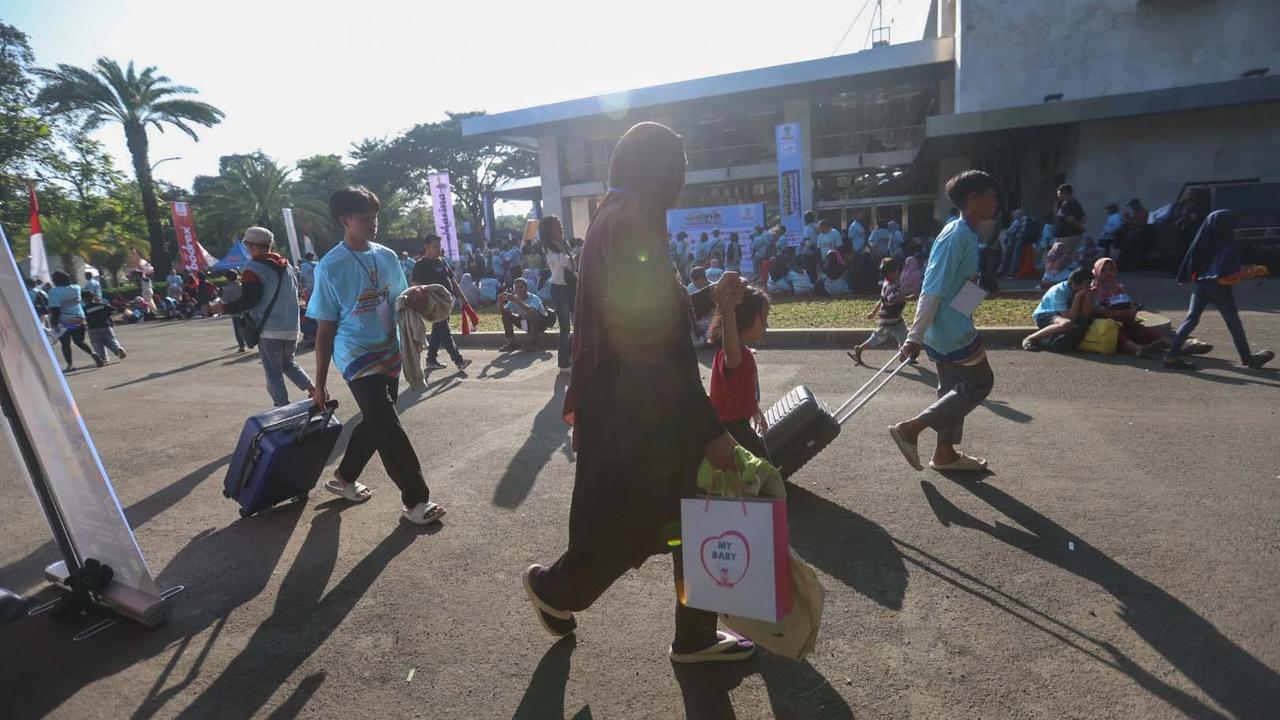 FOTO: Ribuan Pemudik Berangkat dari Masjid Istiqlal Melalui Program Mudik Gratis