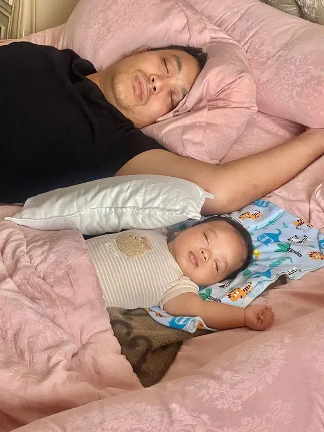 [Fimela] Penantian Lama, Ini 6 Potret Baby Gin Anak Gilang Dirga yang Menggemaskan