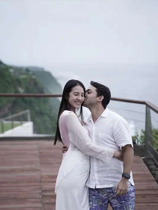 [Instagram/anyageraldine]