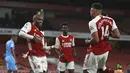 Penyerang Arsenal, Alexandre Lacazette berselebrasi dengan Pierre-Emerick Aubameyang usai mencetak gol ke gawang West Ham pada pertandingan lanjutan Liga Inggris di Stadion Emirates di London, Inggris, Sabtu (19/9/2020). Arsenal menang tipis 2-1 atas West Ham. (AP Photo/Ian Walton, Pool)