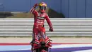 Pebalap Ducati Lenovo, Francesco Bagnaia berhasil menjadi yang tercepat saat MotoGP San Marino 2022 yang berlangsung di Sirkuit Misano, Italia pada Minggu (04/09/2022). (AP/Antonio Calanni)