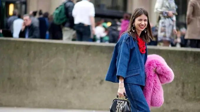 [Bintang] Tampil Modern Chic dengan Rok Midi Jeans yang Everlasting