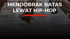 Di Aceh, norma sosial dan aturan daerah telah lama menjadi bagian dari kehidupan masyarakat. Namun, Alisa dan Alya kakak-beradik kembar yang tergabung dalam Twineester-memilih mengekspresikan diri lewat hip-hop dan tari. Melalui gerakan dan karya mereka, keduanya mendefinisikan ulang bagaimana pe...