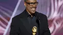 <p>Eddie Murphy menerima penghargaan Cecil B. DeMille selama malam penganugerahan Golden Globes ke-80 di Beverly Hilton Hotel di Beverly Hills, California (10/1/2023). Penghargaan kehormatan bagi sang komedian sekaligus aktor itu ditayangkan pada siaran televisi Golden Globes, yang selama dua tahun terakhir dilanda skandal.(Rich Polk/NBC via AP)</p>