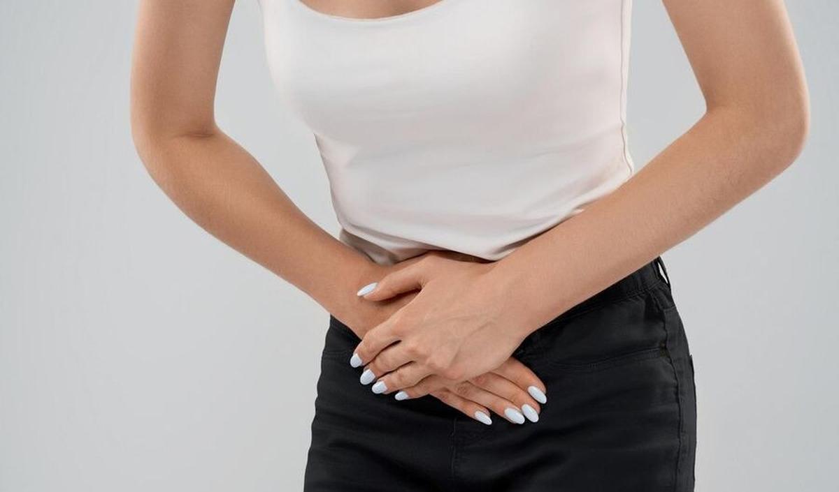 Faktor intrinsik melibatkan karakteristik yang melekat pada perempuan dan tidak dapat diubah, seperti struktur kolagen, faktor genetik, proses penuaan, dan menopause.&nbsp;