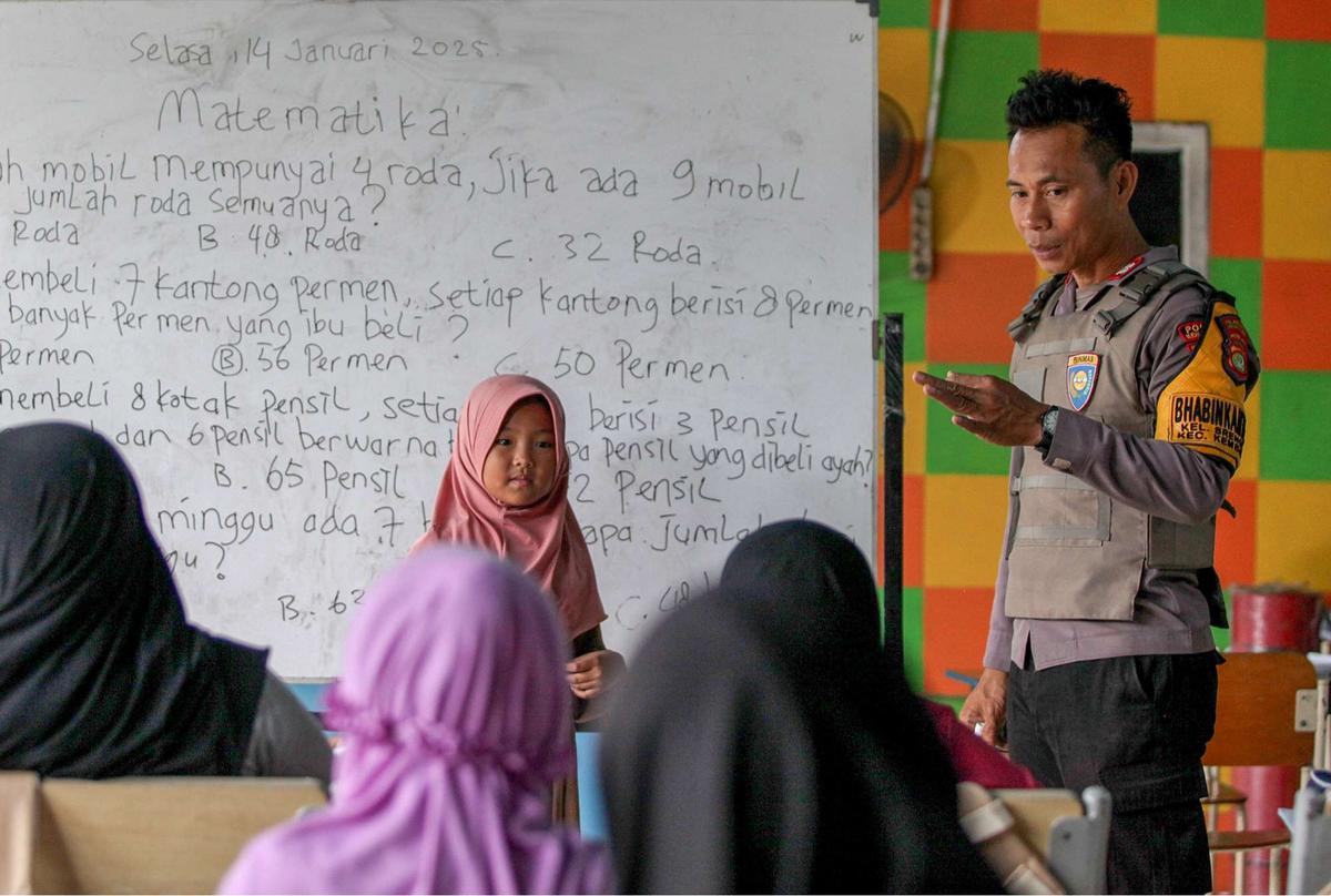Sosok Aiptu Agus Riyanto, Polisi Inspiratif Dirikan Sekolah Gratis untuk Anak-Anak Pemulung di Sudut Jakarta