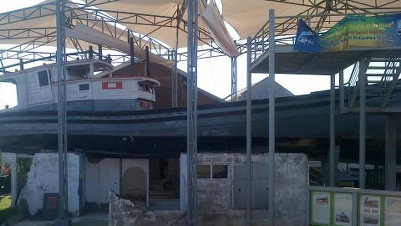 Kapal di atas rumah, bukti dahsyatnya tsunami Aceh 2004