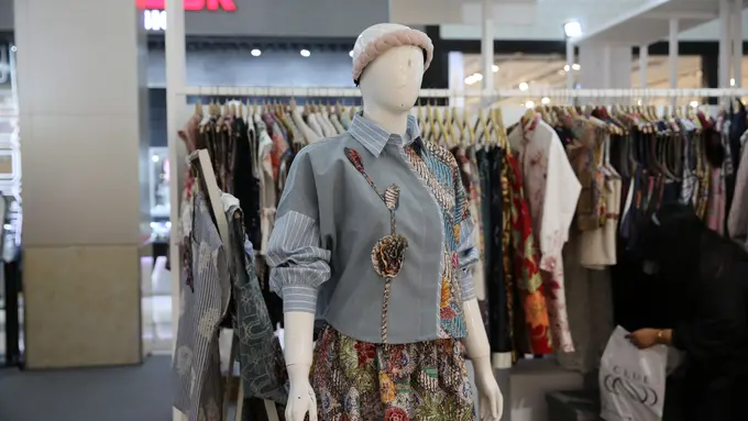 CLUE di Parade Wastra Nusantara 2025