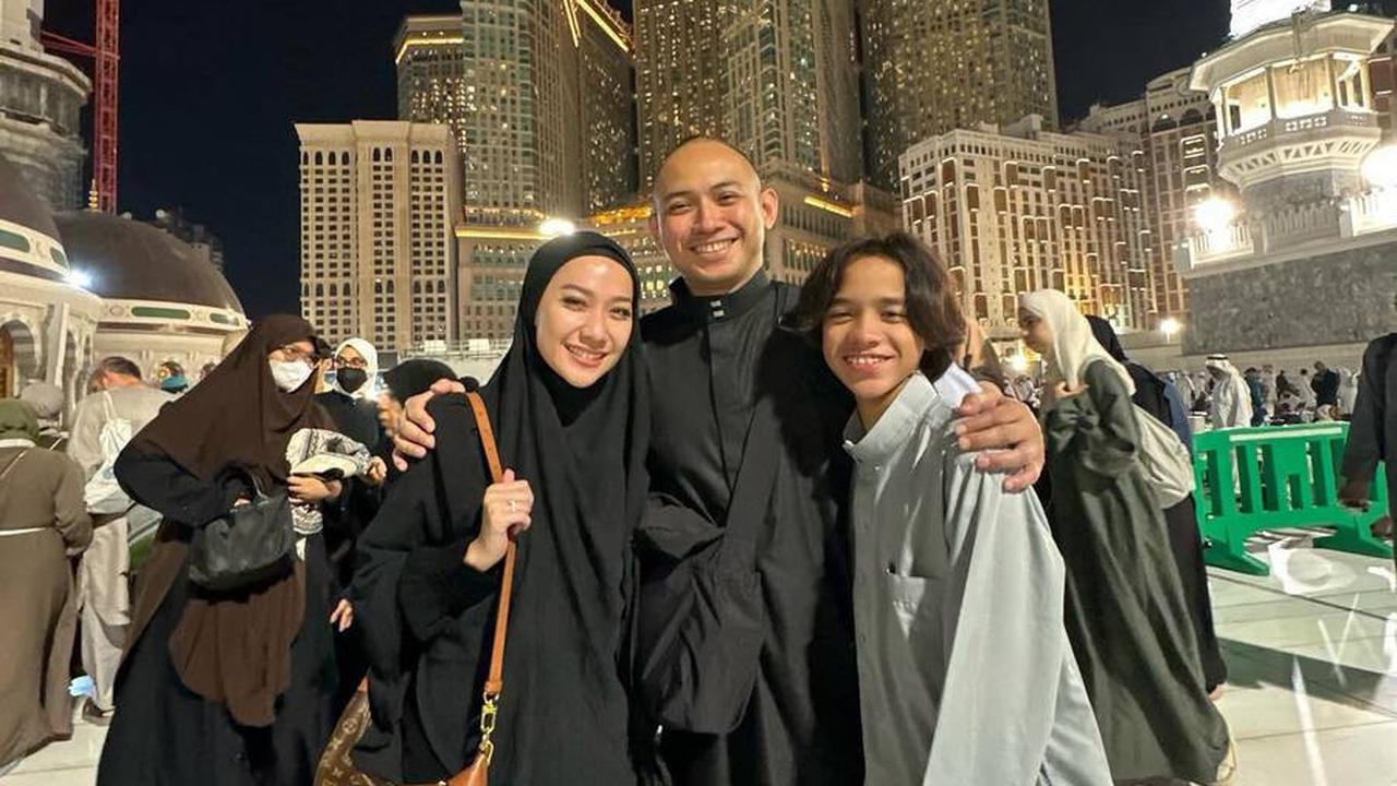 Mencuri Perhatian