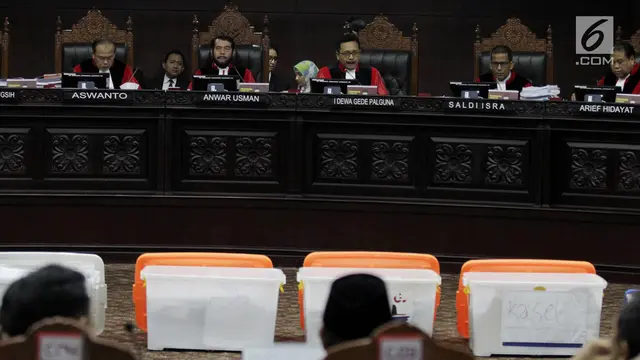 Penampakan Kontainer Barang Bukti di Sidang Sengketa Pilpres