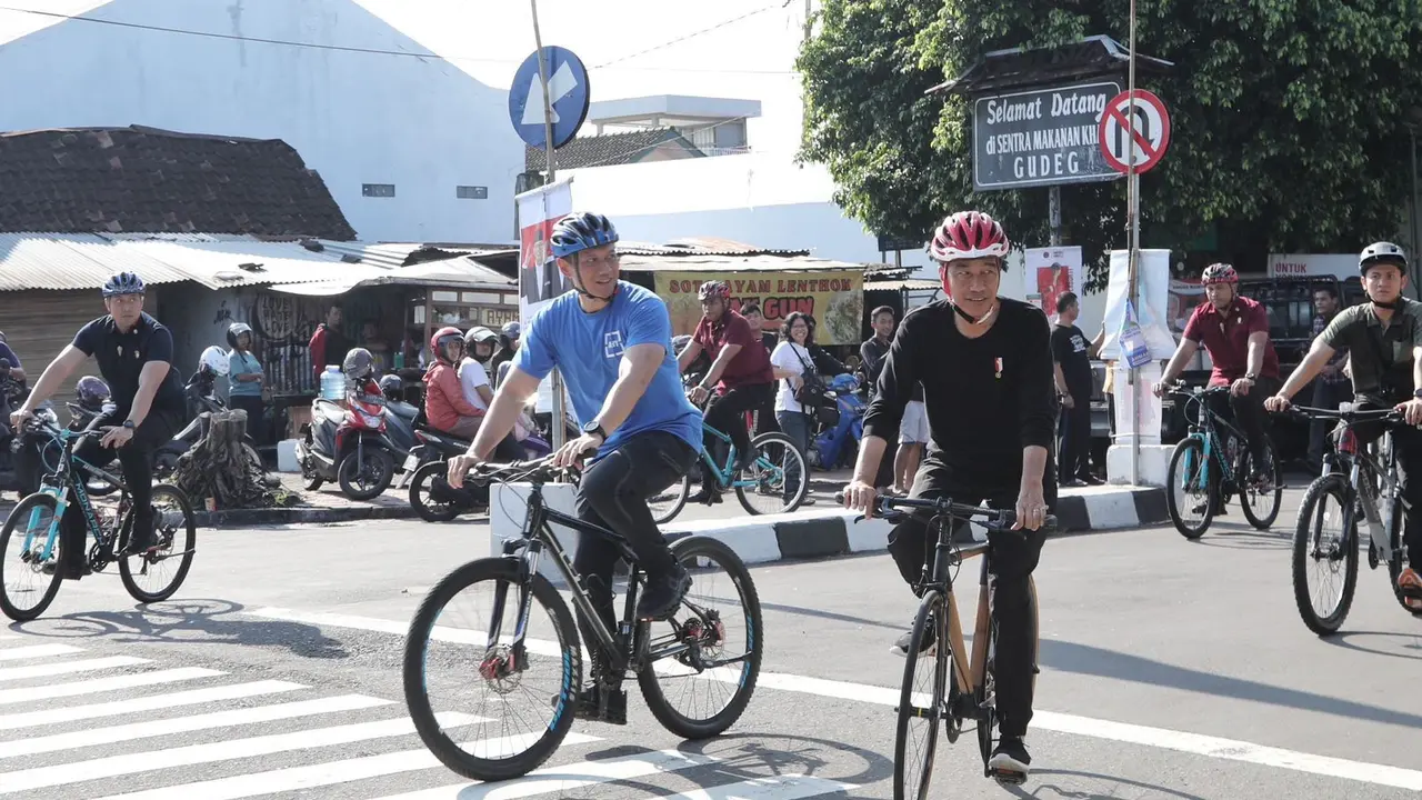 Jokowi dan AHY Bersepeda Bersama di Yogyakarta