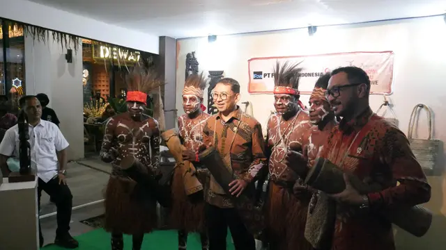 Menteri Kebudayaan Fadli Zon bersama Wakil Menteri Giring Ganesha saat menghadiri Festival Noken di Sarinah Mal Jakarta. (Dok: Kemenbud)