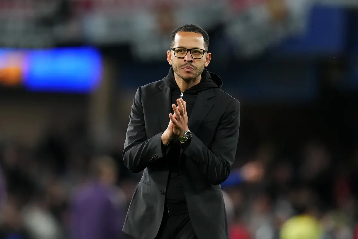 Ekspresi Liam Rosenior usai Chelsea ditaklukkan Manchester United di pekan ke-33 Liga Inggris 2025/2026 di Stamford Bridge, Minggu (19/04/2026) dini hari WIB.