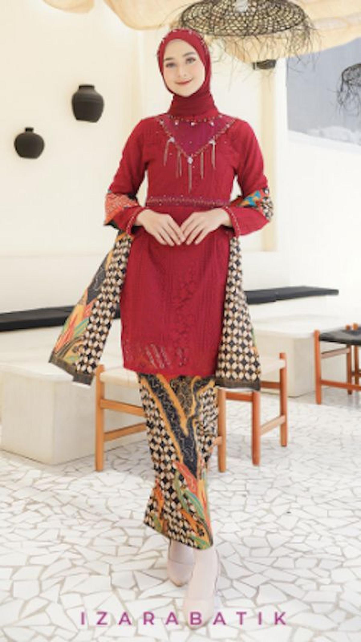 <b>Izara Batik Kebaya Sofia </b>