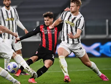 Brahim Diaz - Pemain bernomor punggung 10 itu kini menjadi pemain kunci Rossonerri setelah kepergian Hakan Calhanoglu ke Inter Milan. Sejauh ini Diaz telah mengoleksi 4 gol serta 2 assist dan sukses membawa AC Milan belum terkalahkan di ajang Serie A.  (AFP/Marco Bertorello)