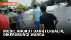 Kecelakaan dialami mobil pengangkut uang di Padang Pariaman, Sumatera Barat (6/1/2023). Mobil terbalik dan membuat uang milik Bank BRI berhamburan. Warga setempat menolong dan mengumpulkan uang yang berserakan.