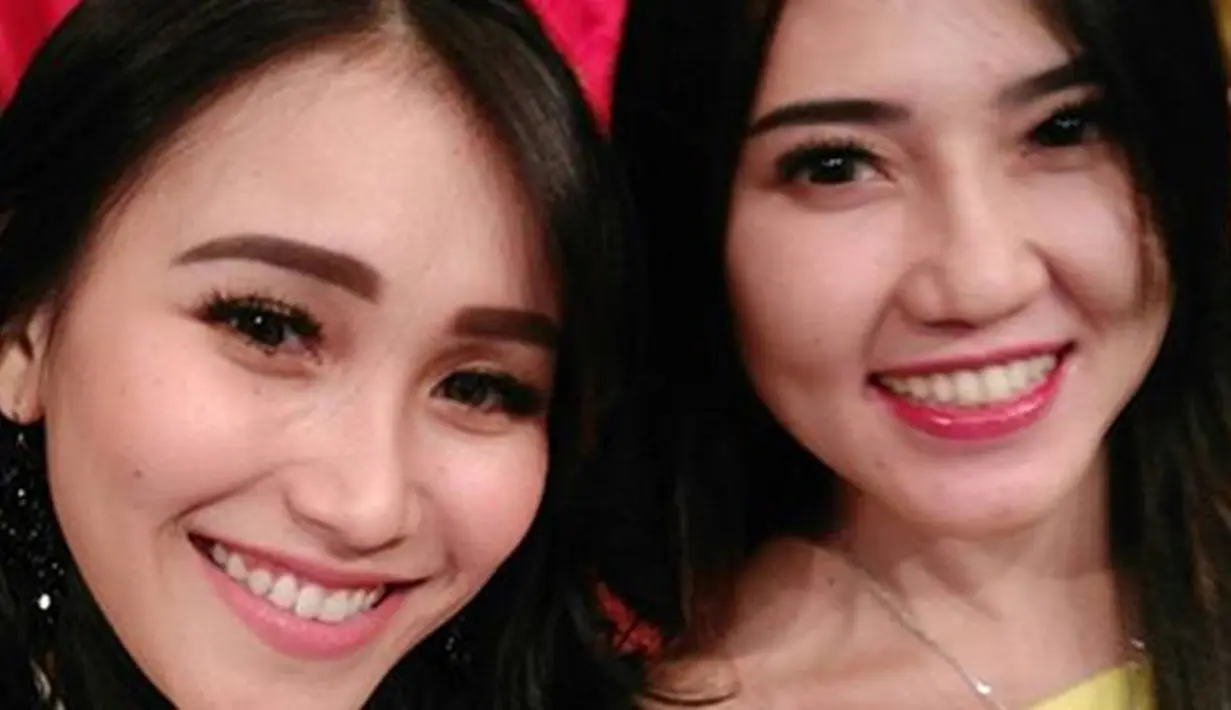 "selamat yaa buat semua vyanisty di manapun kalian berada, mudah2an piala ini smakin mempererat tali persaudaraan kita dan semakin buat kita kompak yaaa. Via mau ngucapin terimakasih banyakk karena kalian selalu support," lanjutnya. (ayutingting92)