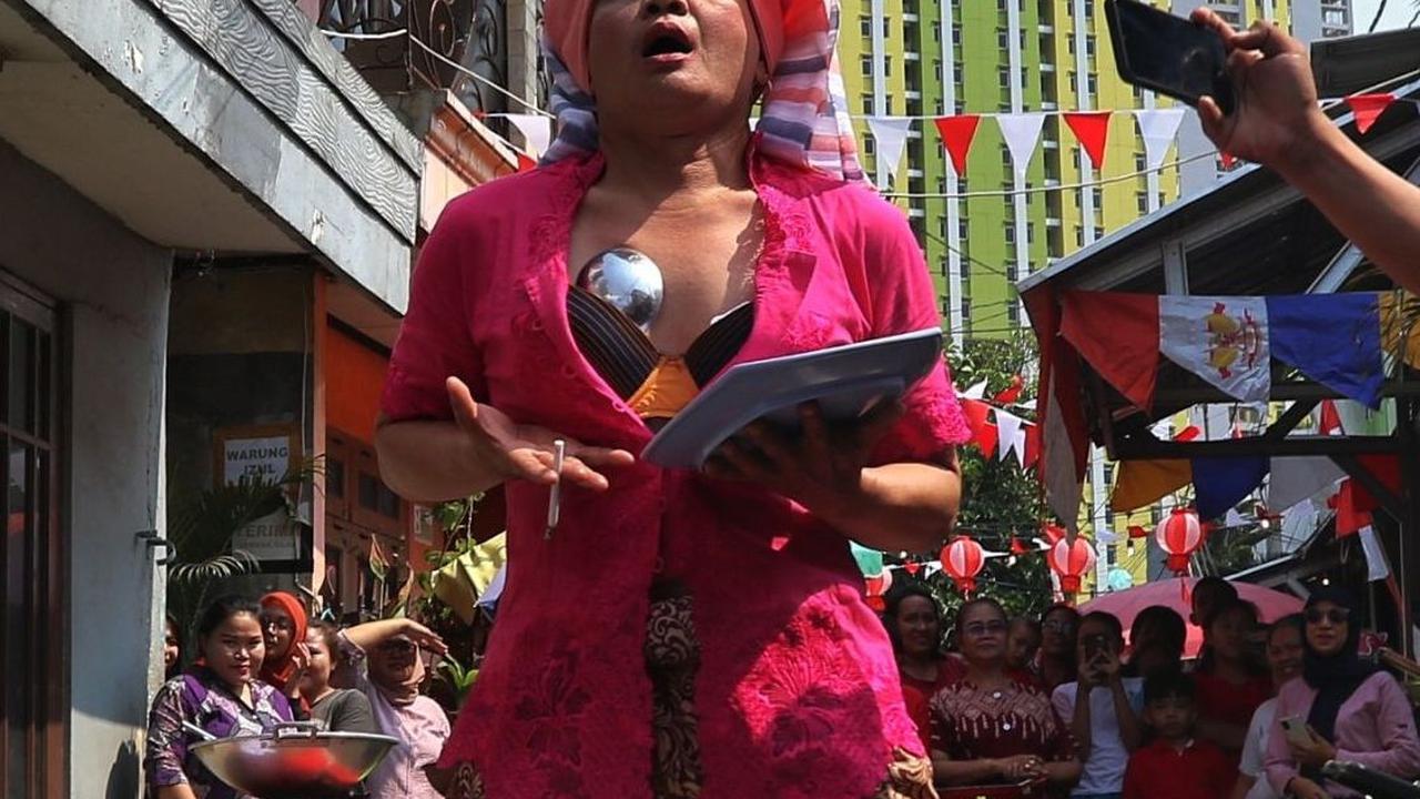FOTO: Intip Keseruan Warga Menteng Mengikuti Ragam Lomba Permainan Rakyat hingga Mengundang Tawa Terbahak-Bahak
