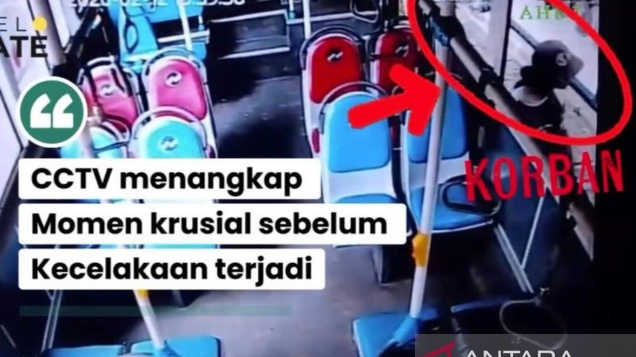 CCTV Rekam Detik-detik Pejalan Kaki Sempoyongan Sebelum Terlindas Bus Transjakarta