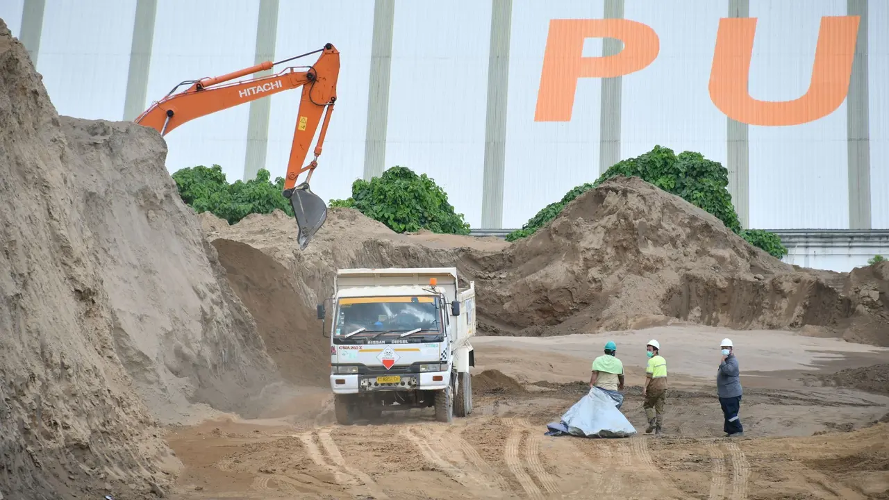 Pupuk Kaltim mencanangkan inovasi pemanfaatan limbah Fly Ash & Bottom Ash (FABA) yang dapat digunakan sebagai material substitusi seperti batako, paving blok, stabilisasi tanah serta pemanfaatan lainnya. (Dok PKT)
