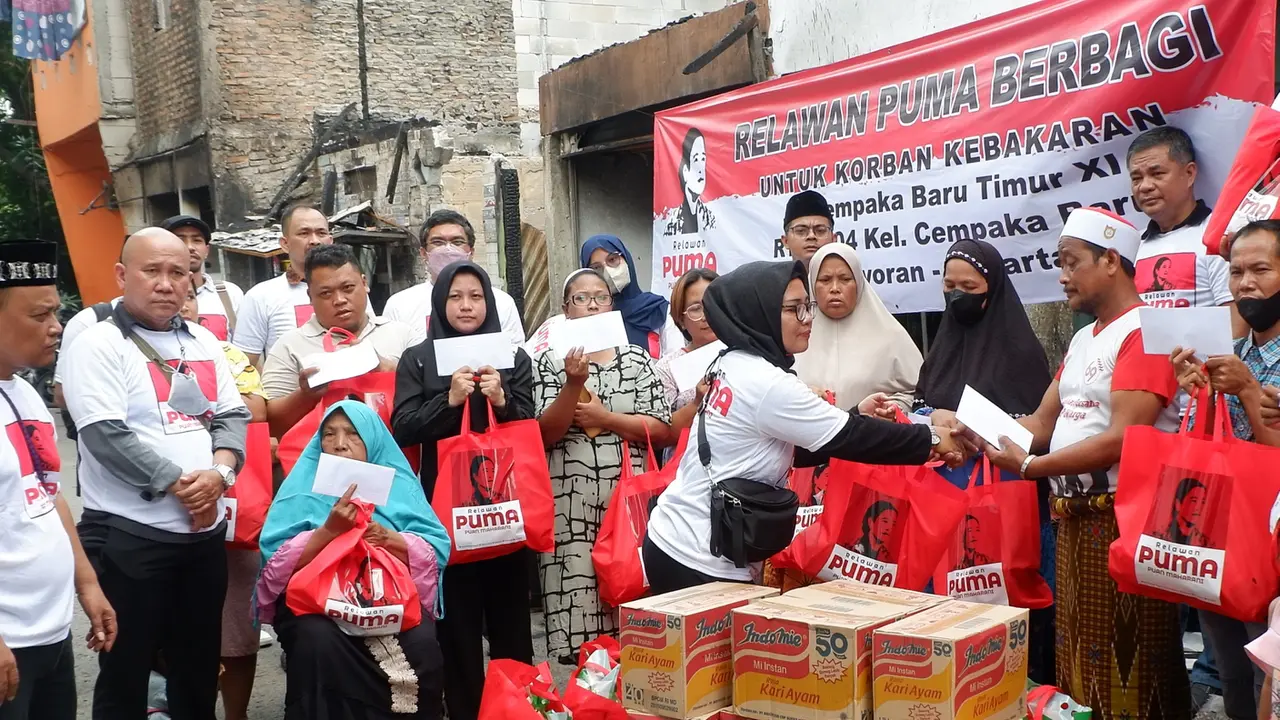 Relawan pendukung Ketua DPP PDIP Puan Maharani di Pemilu 2024