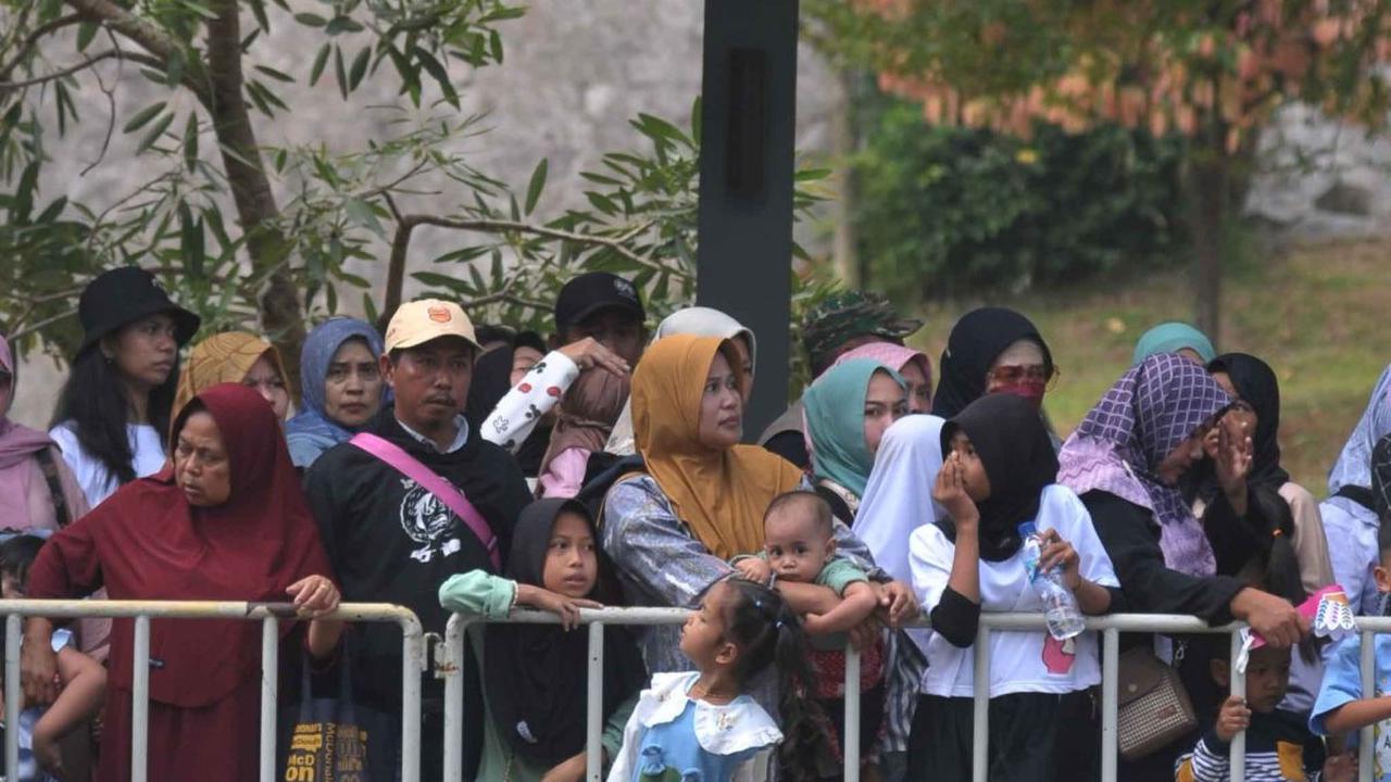 Antusiasme pengunjung terlihat sangat tinggi, dengan ribuan orang dari berbagai kalangan usia berbondong-bondong datang ke TMII. Foto: merdeka.com / Imam Buhori<br>