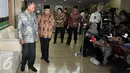 Ketua KPK Agus Raharjo (kiri) didampingi Ketua BPK Harry Azhar Azis (kedua kiri) bersiap memberi keterangan pers seusai melakukan pertemuan tertutup antara KPK dan BPK di kantor BPK, Jakarta, Rabu (13/1). (Liputan6.com/Johan Tallo)