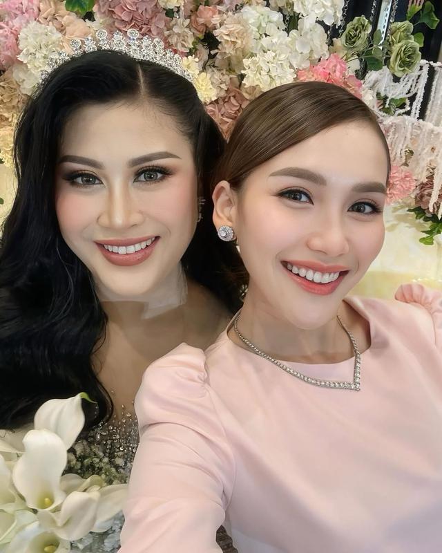 Selfie Bareng Boiyen, Kalung Silver Ayu Makin Terlihat Jelas