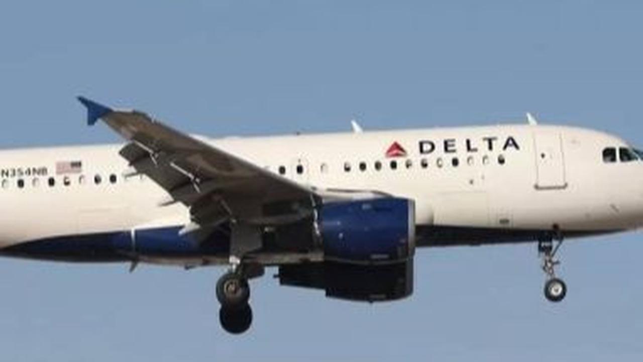 Pesawat jenis Airbus A319 itu tiba di San Antonio pada Jumat malam setelah terbang dari Los Angeles International Airport (LAX).