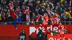 Pemain Girona, Taty Castellanos, melakukan selebrasi setelah mencetak gol ke gawang Real Madrid pada laga Liga Spanyol di Stadion Montilivi, Rabu (26/04/2023). Girona secara mengejutkan berhasil mempermalukan Real Madrid di laga pekan ke-31 La Liga 2022/2023. (AP Photo/Joan Monfort)