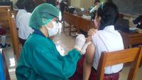 Dokumentasi Dinkes Bali - Vaksinasi Anak di SD 1 Besakih Karangasem